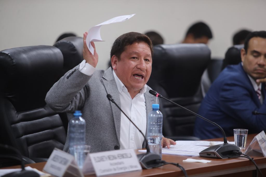 El congresista Guido Bellido presentó 19 proyectos de ley en un solo&nbsp;día